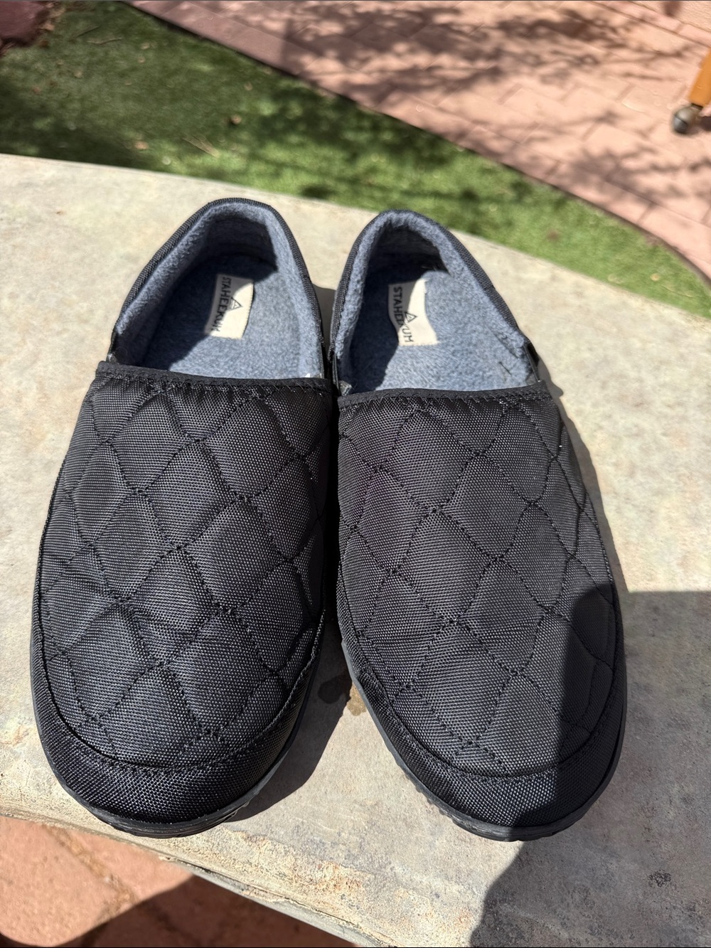 Staheekum men’s camp out black slipper size 11. Fleece lined. Outdoor soles.